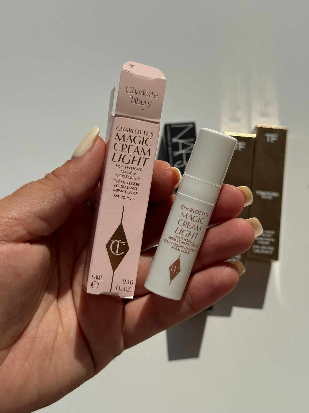 Charlotte Tilbury                        CHARLOTTE'S MAGIC CREAM LIGHT 5 ml