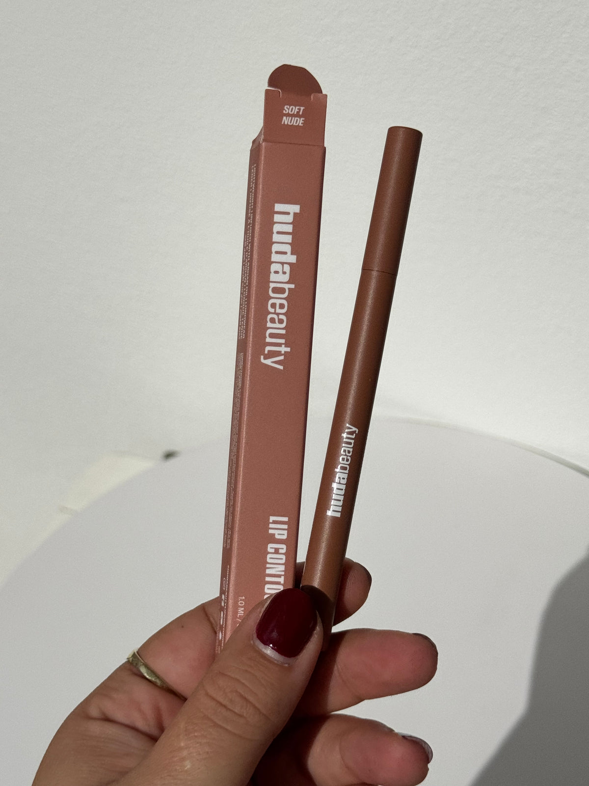 Huda Beauty
Lip Contour Stain