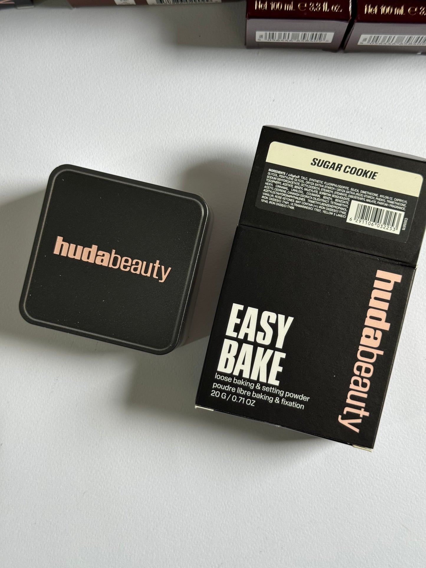HUDA BEAUTY
Easy Bake Blurring Loose Baking & Setting Powder