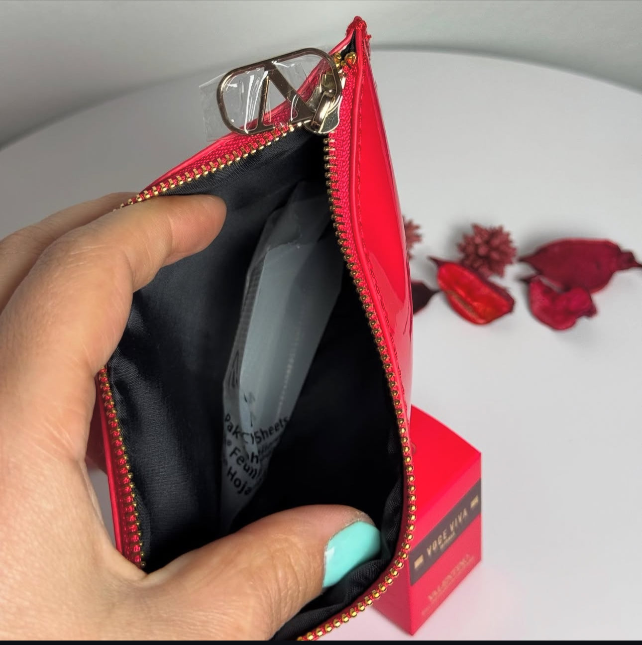 Set
Valentino Voce Viva Makeup Bag
Valentino Voce Viva Intense EDP 7 ml