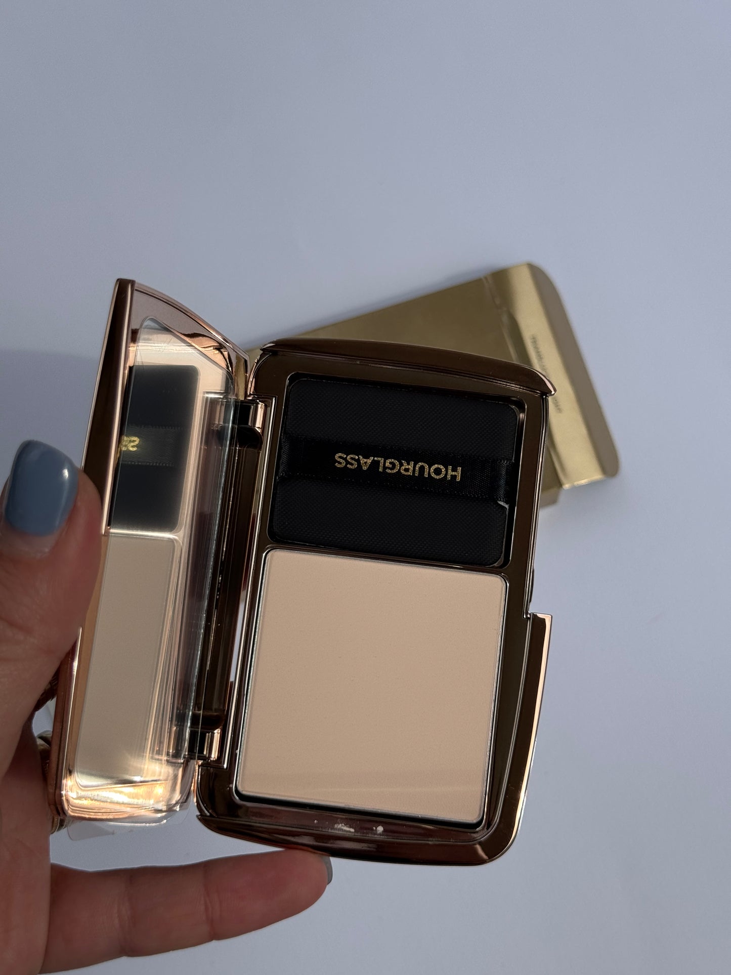 Hourglass
Vanish Airbrush Pressed Powder