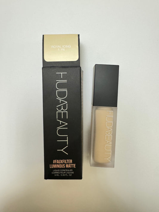 HUDA BEAUTY
#FauxFilter Matte Buildable Coverage Waterproof Concealer