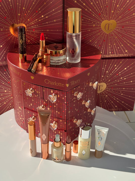 Charlotte Tilbury
Charlotte’s Beauty Treasure Chest Of Love
10 produkte mini size & 2 produkte full size