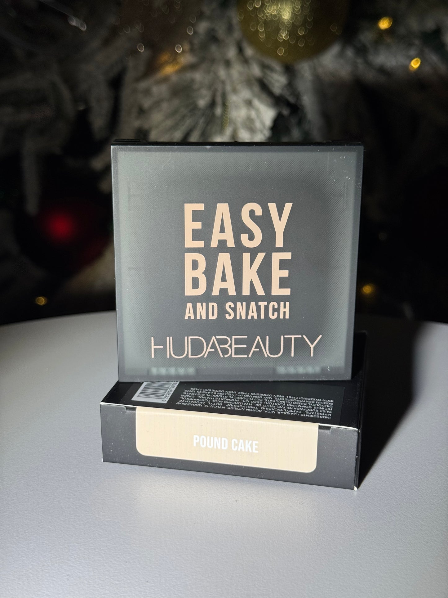 HUDA BEAUTY
Easy Bake and Snatch Pressed Talc-Free Brightening and Setting Powder