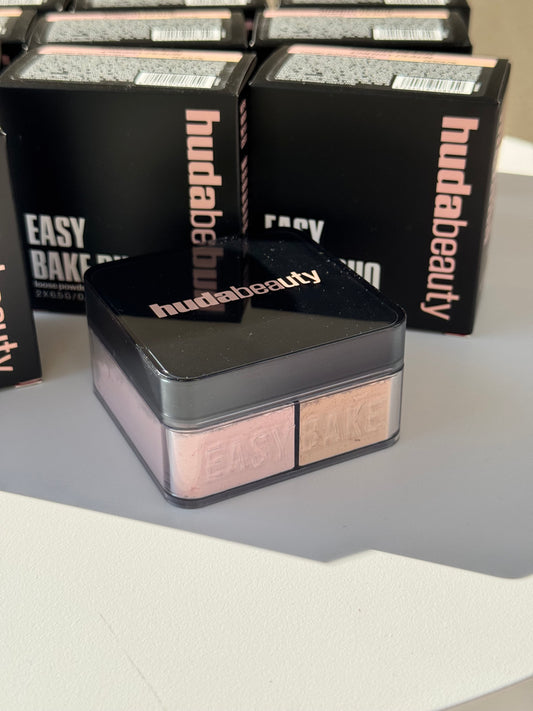 HUDA BEAUTY
Easy Bake Loose Powder Brightening + Correcting Duo