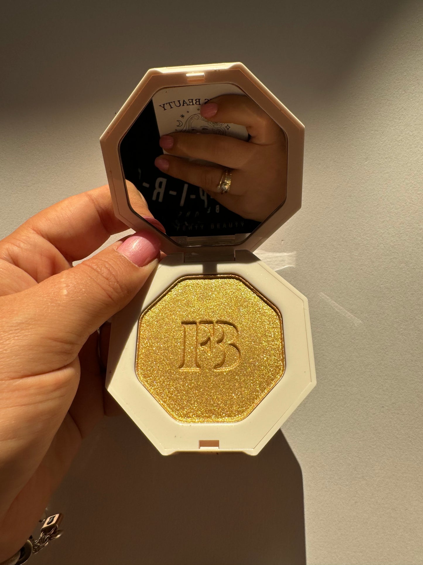 Fenty Beauty by Rihanna
Killawatt Freestyle Highlighter