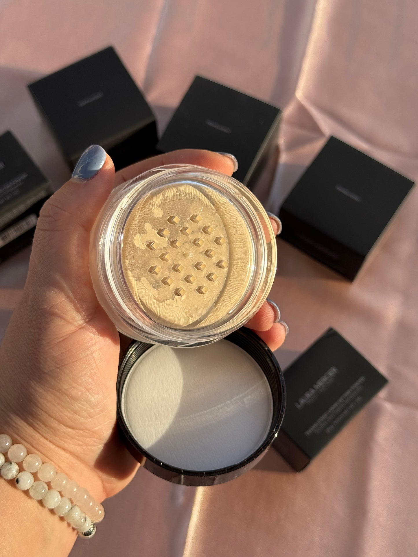 Laura Mercier 
Translucent Loose Longwear Setting Powder