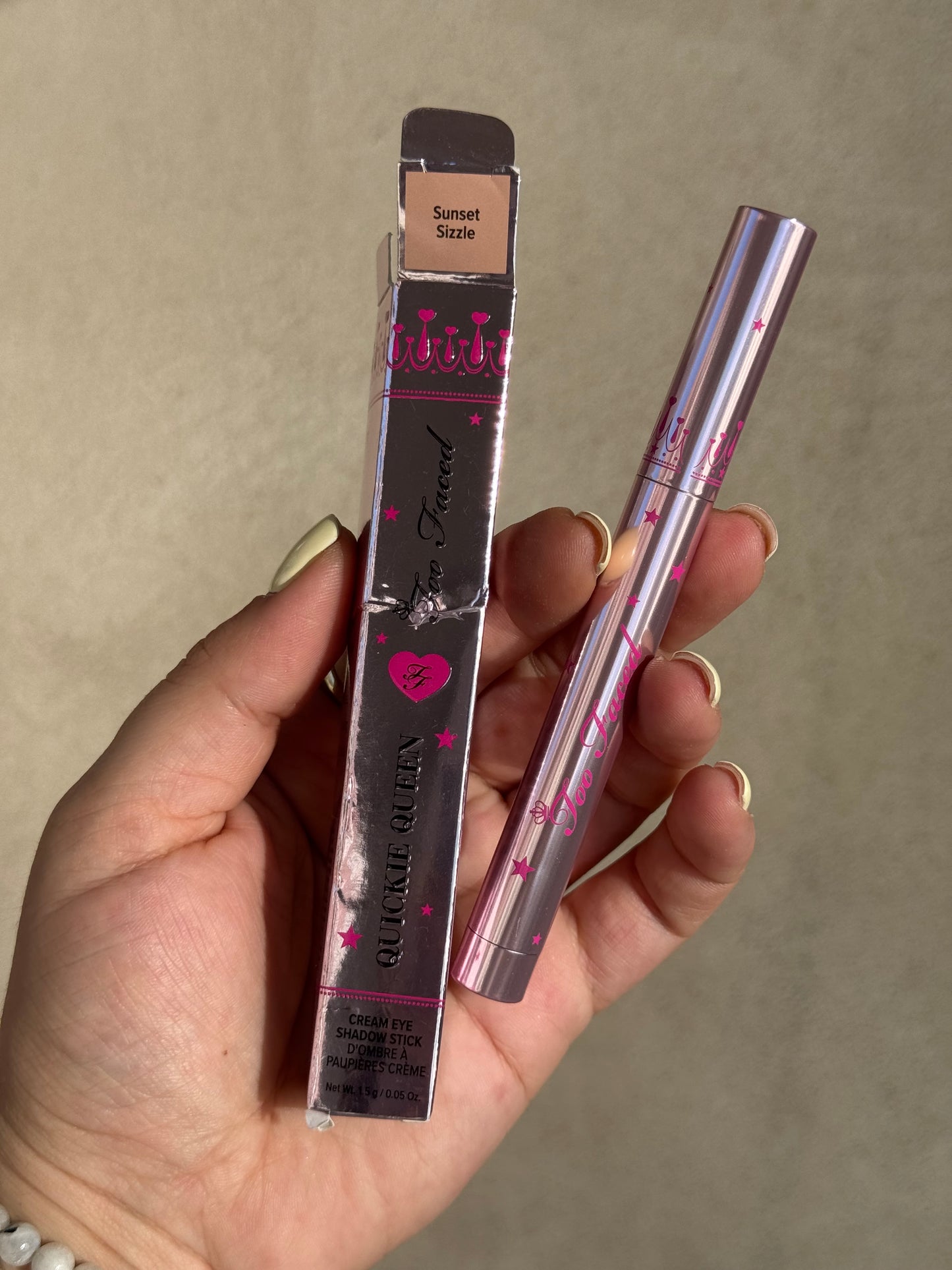 Too Faced
Quickie Queen Eyeshadow Stick