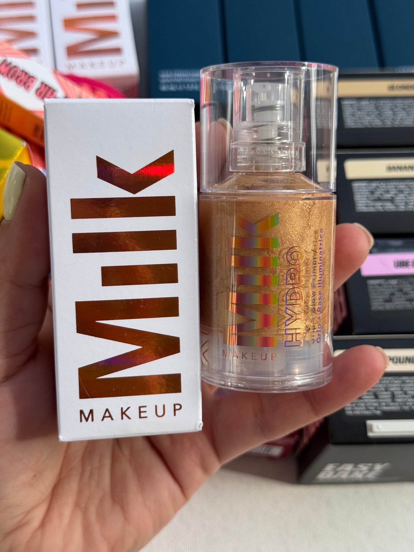 MILK MAKEUP
Hydro Grip + Glow Illuminating Primer with Light-Reflecting Pearls