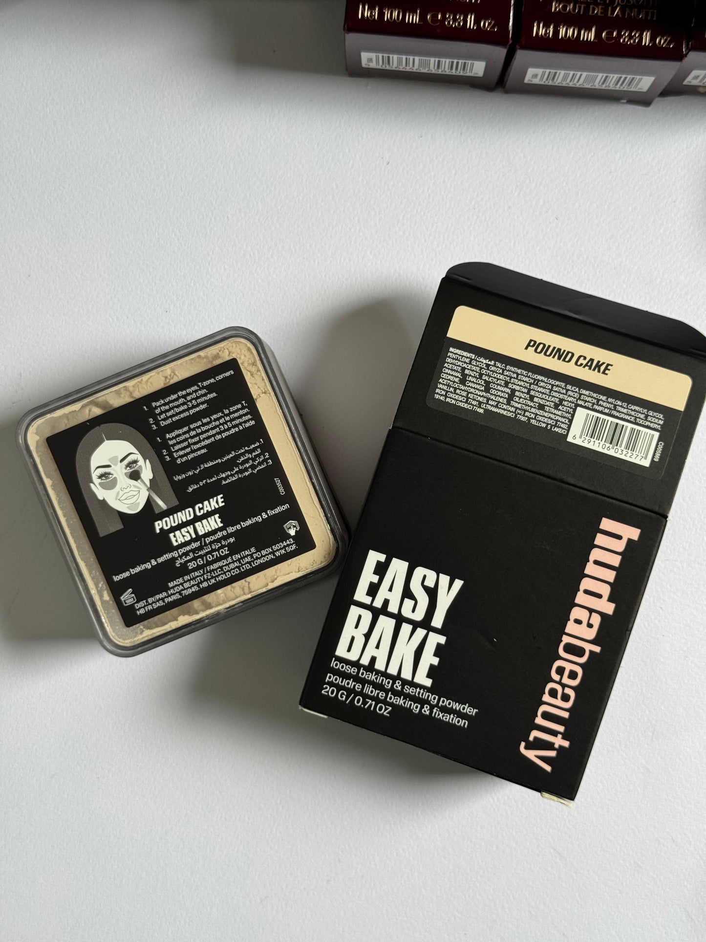 HUDA BEAUTY
Easy Bake Blurring Loose Baking & Setting Powder