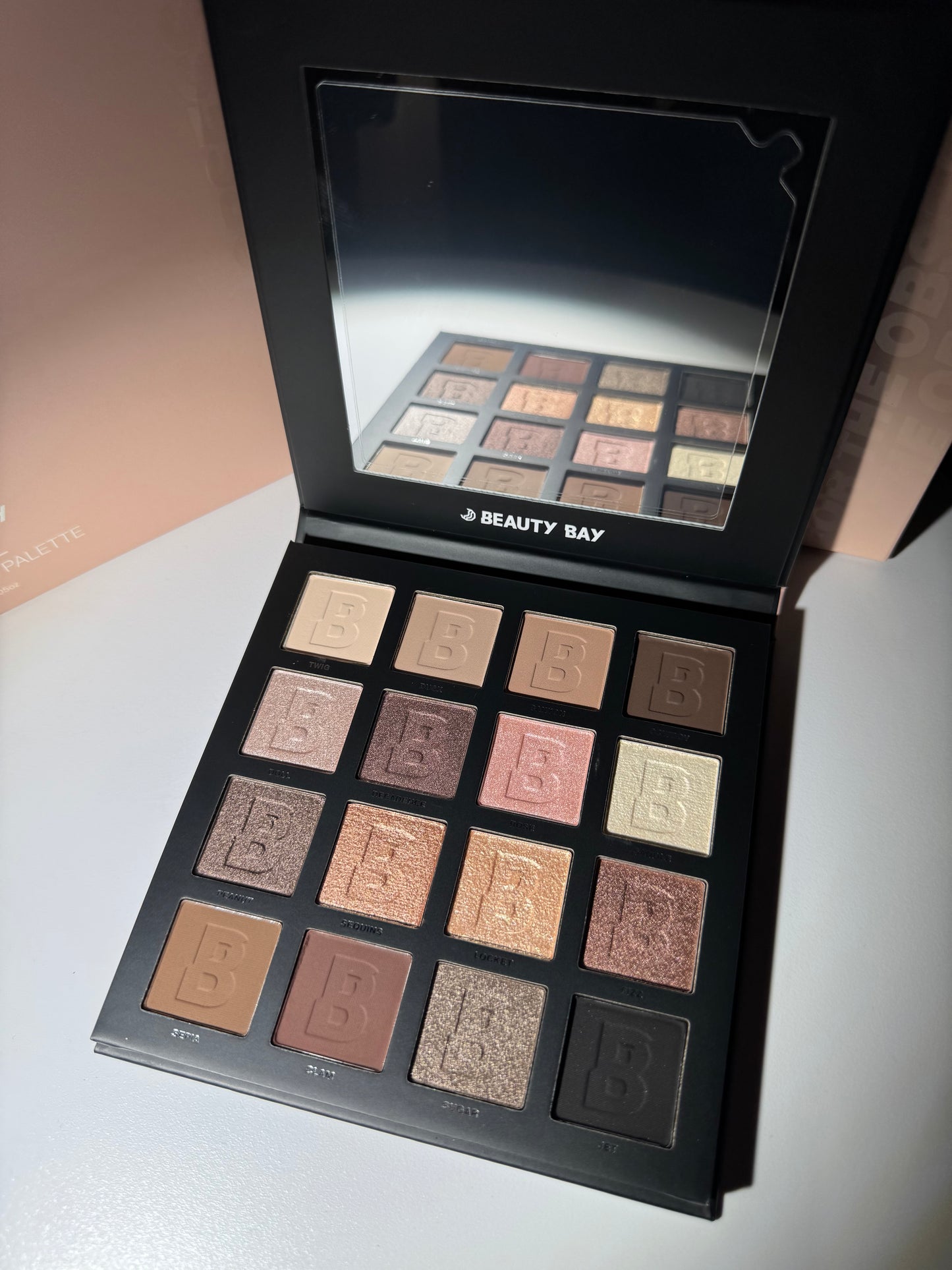 By Beauty Bay
16 Colour Palette