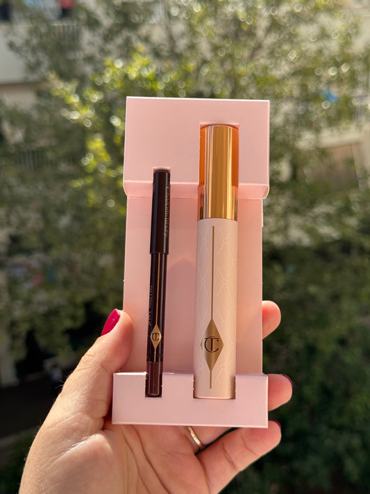 Charlotte Tilbury
Pillow Talk Push Up And Define Iconic Eye Kit
-Full Size Pillow Talk Push Up Lashes Mascara
-Mini Size Pillow Talk Eyeliner