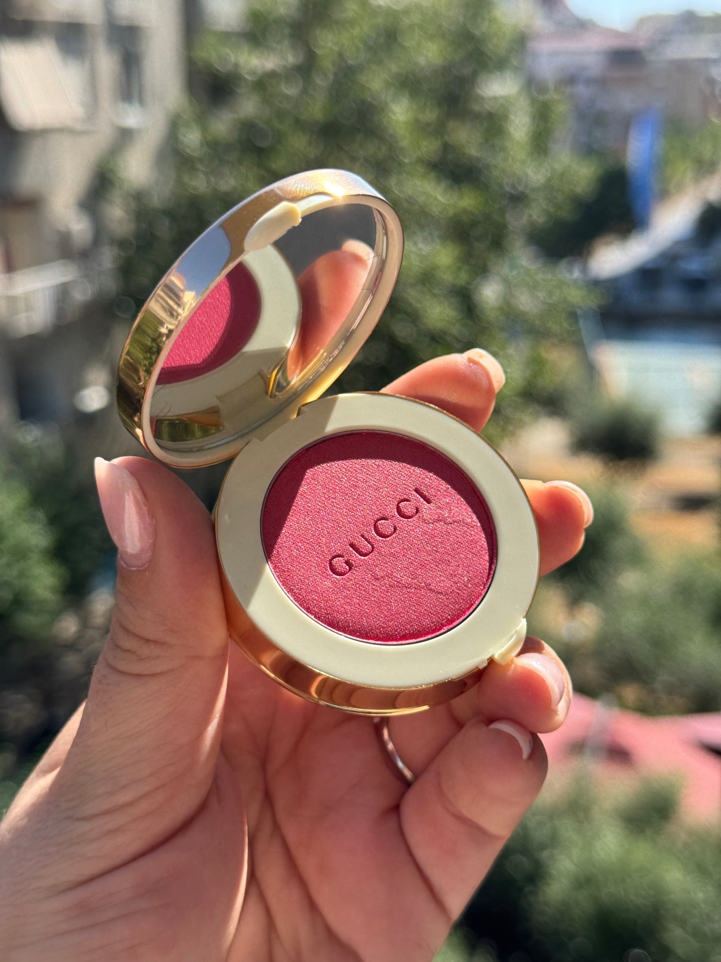 Gucci
Glow Dewy Powder Blush