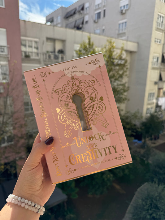 Plouise
Unlock Your Creativity Pressed Pigment Palette