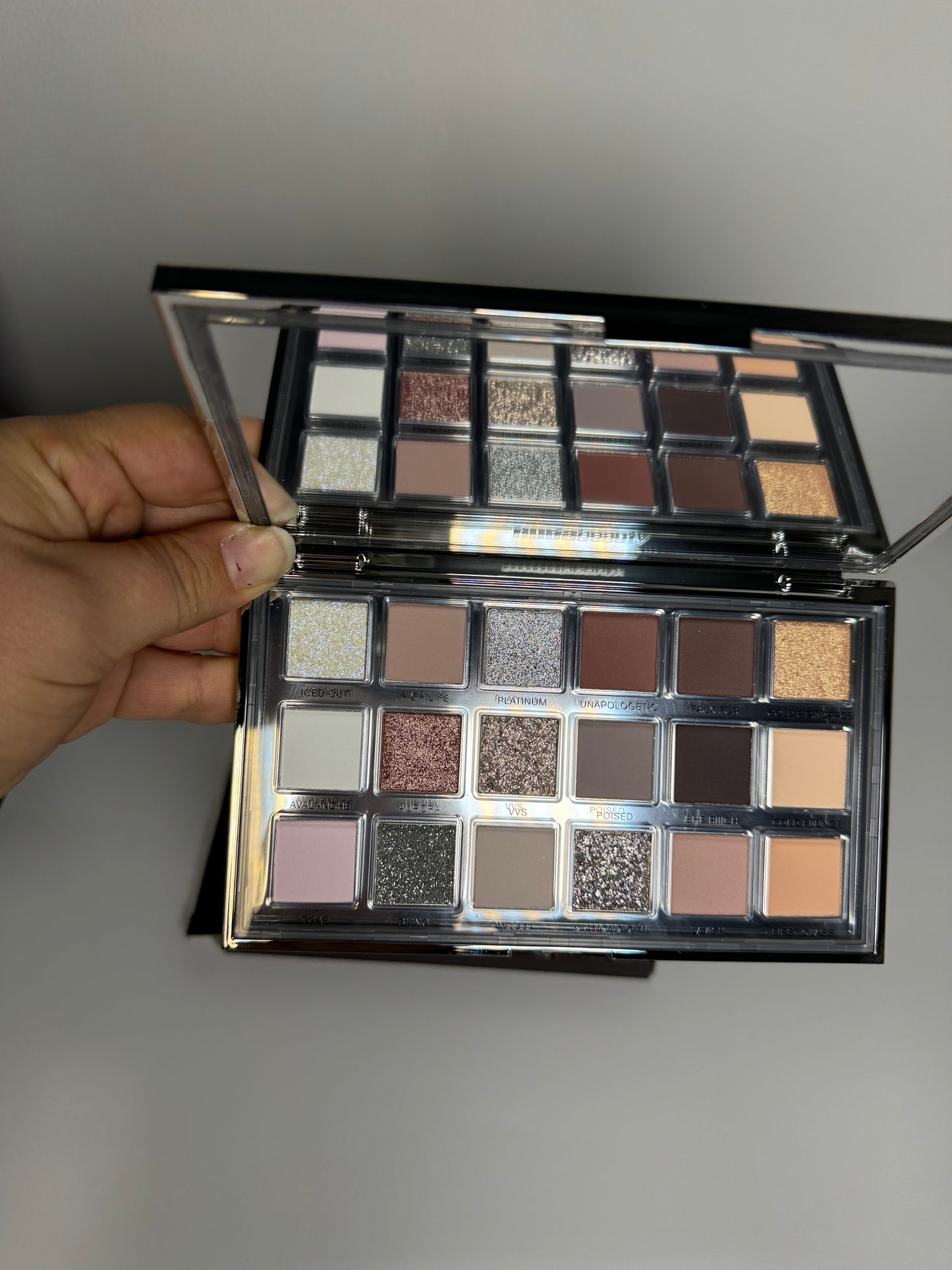 HUDA BEAUTY
Icy Nude Eyeshadow Palette