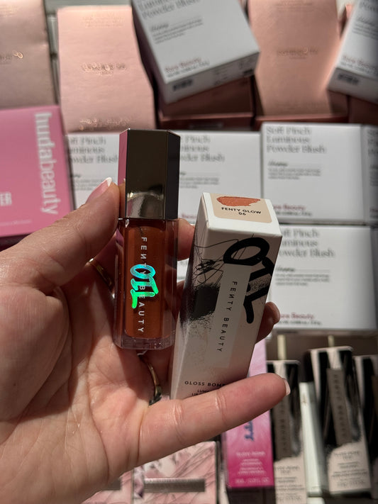 Fenty Beauty by Rihanna
Gloss Bomb Oil Luminizing Lip Oil ‘N Gloss