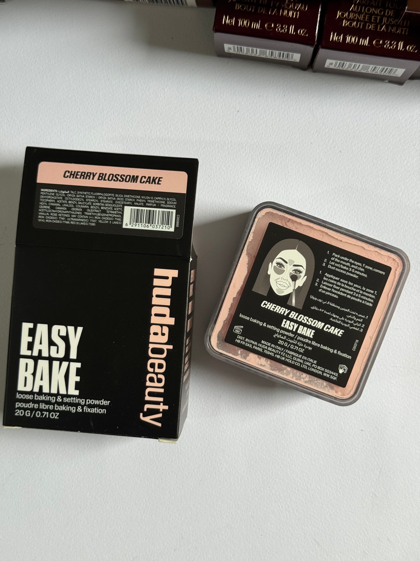 HUDA BEAUTY
Easy Bake Blurring Loose Baking & Setting Powder