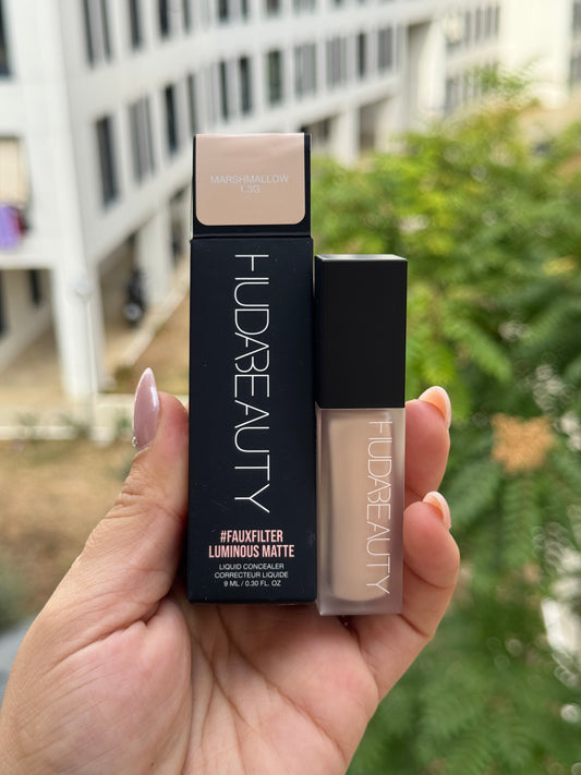 Huda Beauty
#Fauxfilter Luminous Matte Liquid Concealer