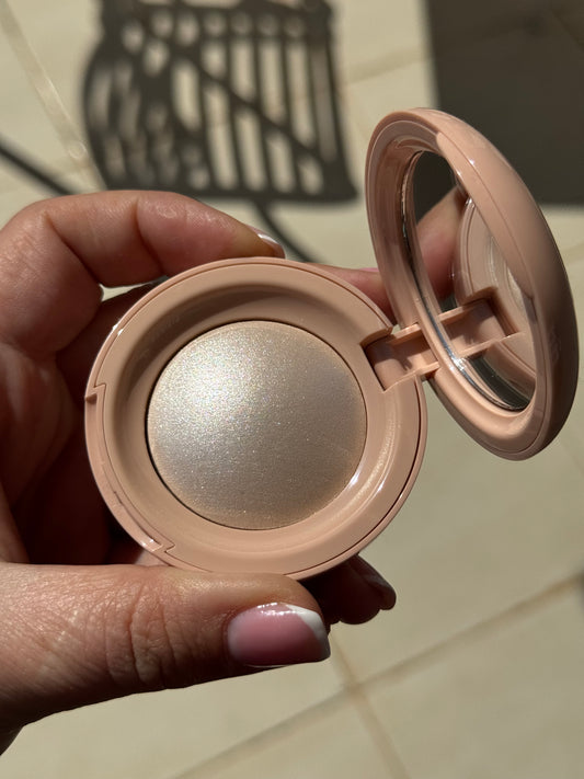 Rare Beauty by Selena Gomez
Positive Light Silky Touch Highlighter