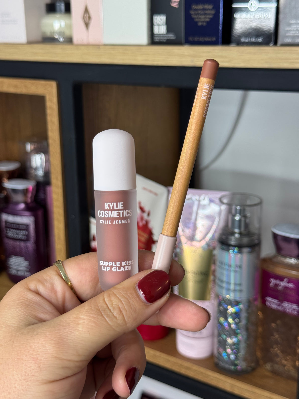 Kylie Jenner
Glossy Lip Kit