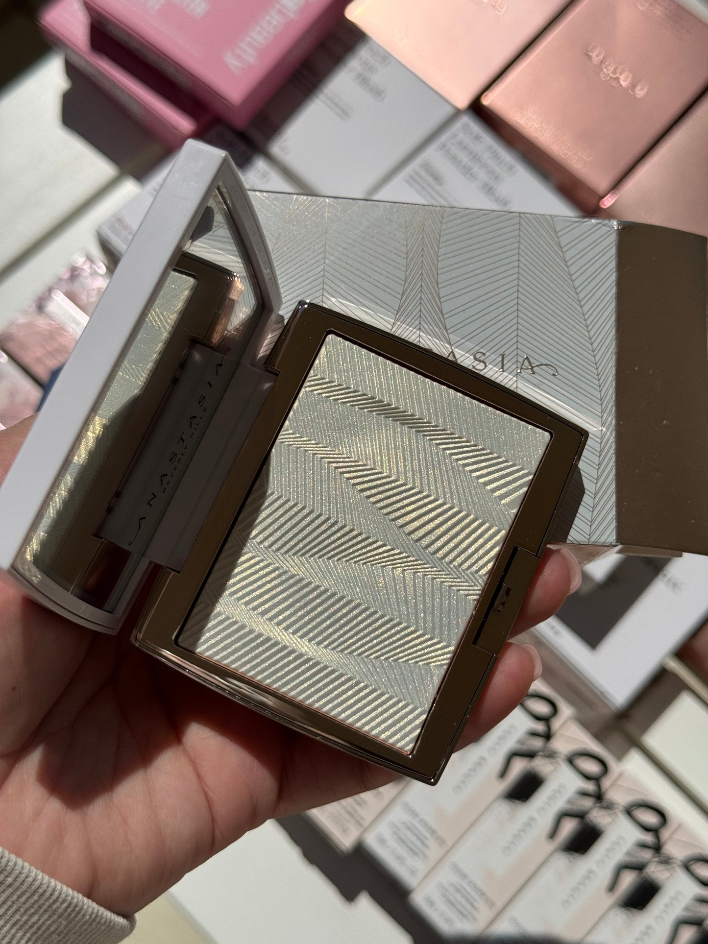 Anastasia Beverly Hills
Iced Out Illuminating Powder Highlighter