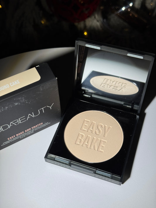 HUDA BEAUTY
Easy Bake and Snatch Pressed Talc-Free Brightening and Setting Powder