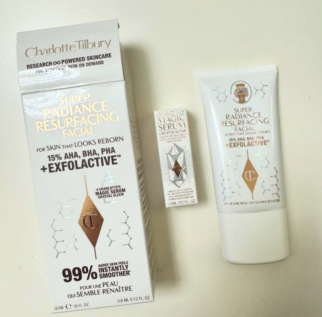 Charlotte Tilbury
Super Radiance Resurfacing Facial
For skin that looks reborn 50 ml
15% AHA BHA PHA + Exfolactive + Charlotte’s Magic Serum Crystal Elixir 3.6 ml