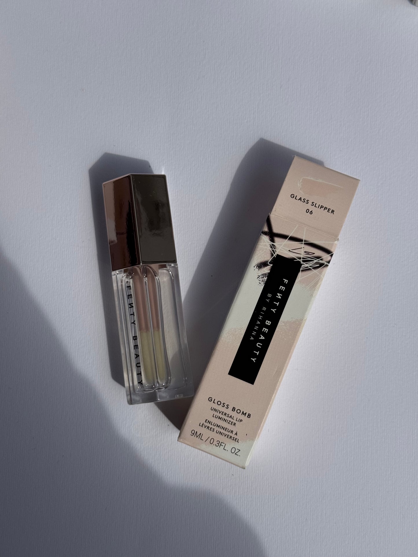 Fenty Beauty by Rihanna
Gloss Bomb Universal Lip Luminizer