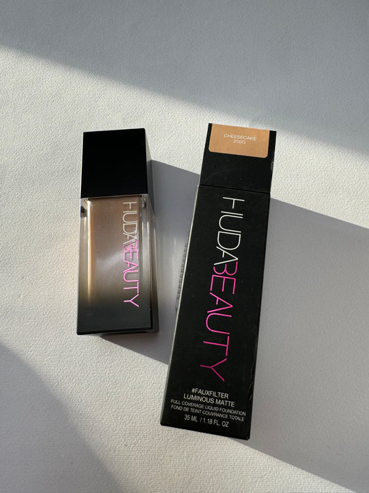 HUDA BEAUTY
#FauxFilter Luminous Matte Foundation