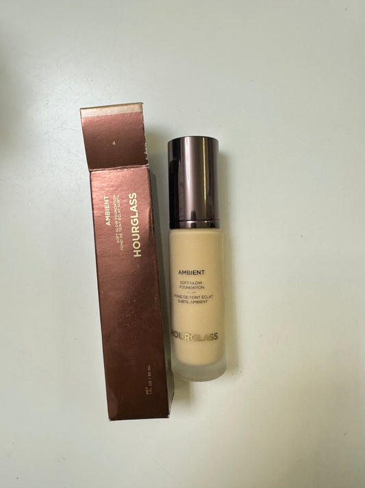 Hourglass
Ambient Soft Glow Foundation