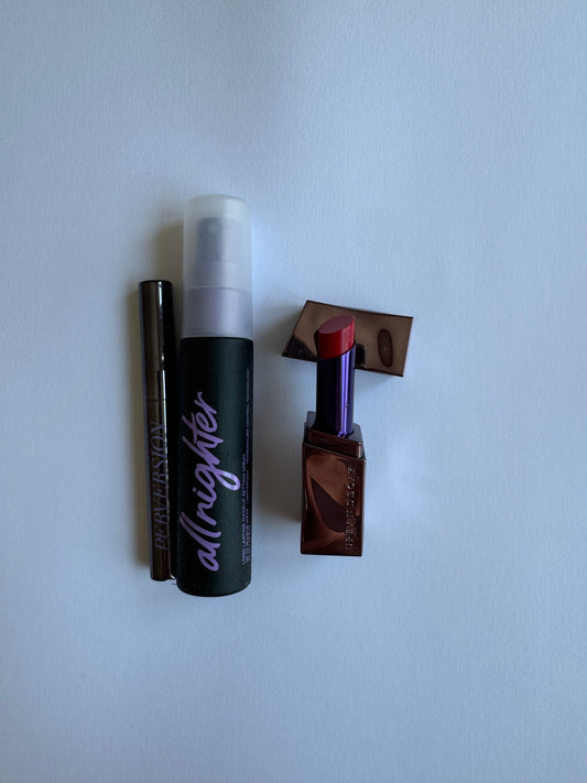 Urban Decay
 Good To Go Set
-Setting Spray Mini Size 30 ml
-Mascara Full Size
-Lipstick Shade The 405 Full Size