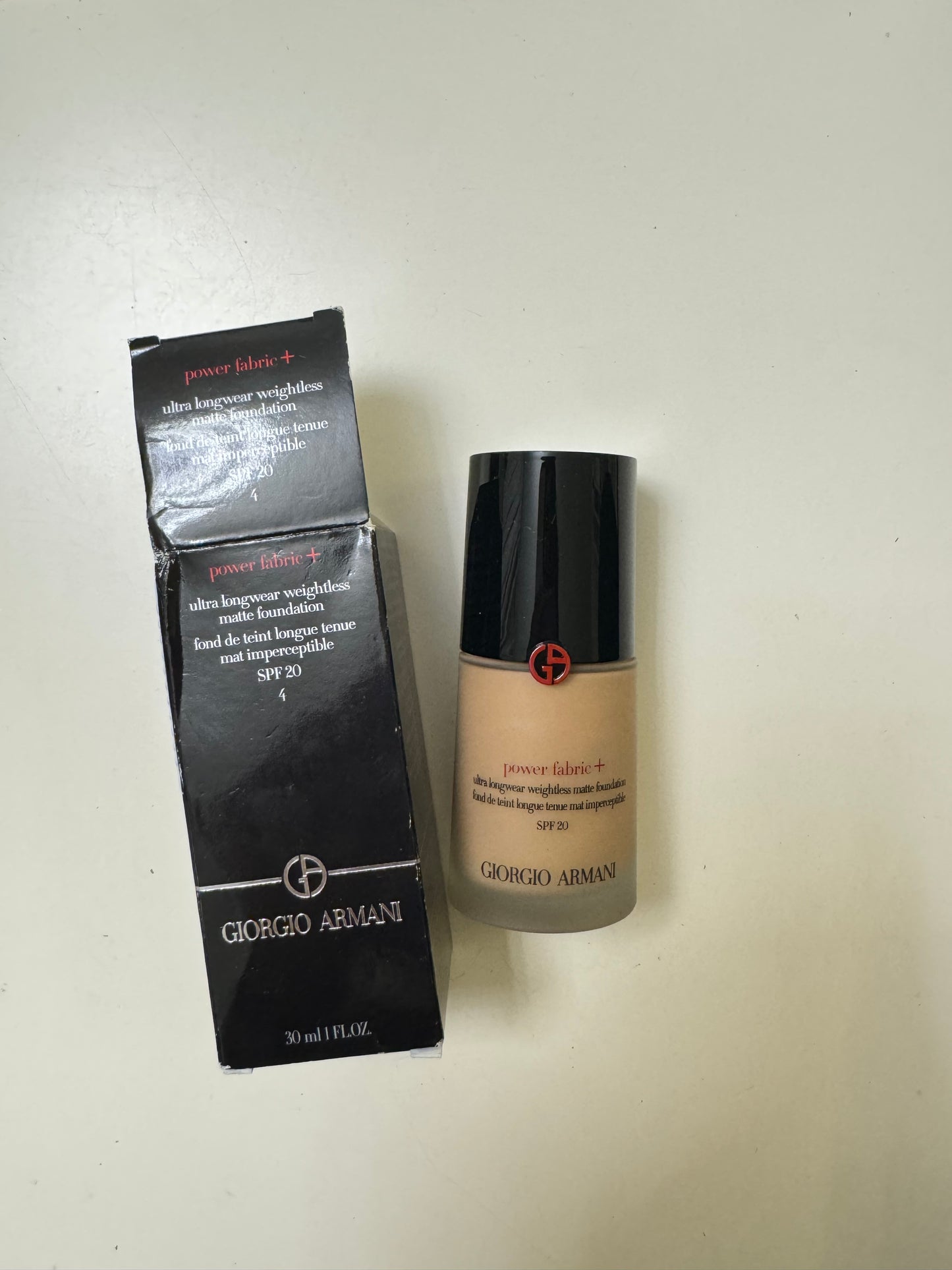 Giorgio Armani
Power Fabric + Ultra Longwear Weightless Matte Foundation SPF20