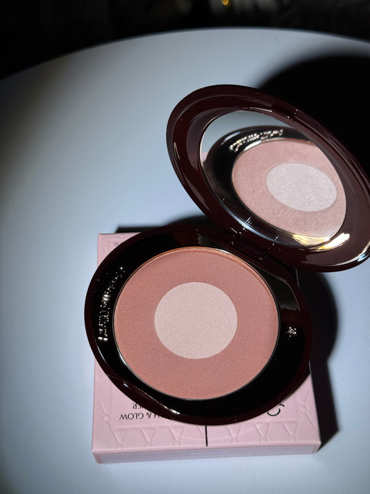 Charlotte Tilbury
Cheek to Chic Pillow Talk Swish & Glow Blusher