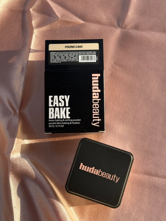 HUDA BEAUTY 
Easy Bake Blurring Loose Baking & Setting Powder