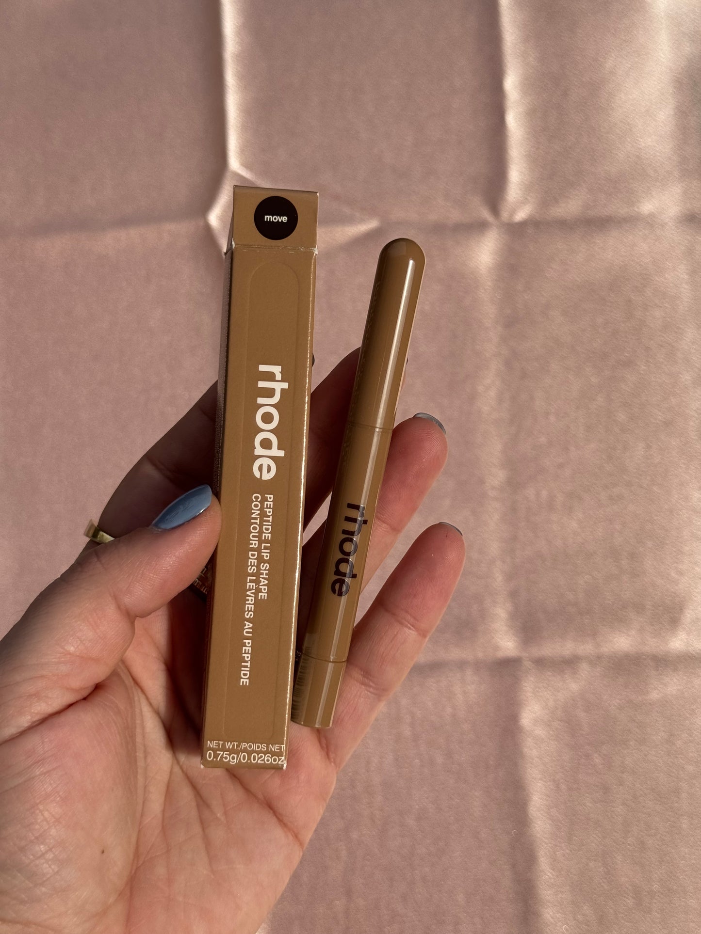 rhode
Peptide Lip Shape Contouring Lip Shaper