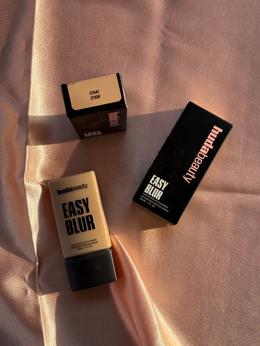 HUDA BEAUTY 
Easy Blur Natural Airbrush Foundation with Niacinamide