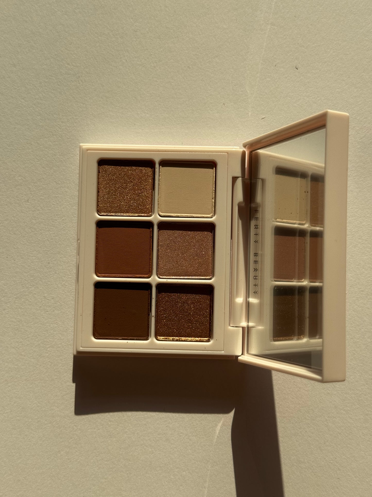 Fenty Beauty By Rihanna
Snap Shadows Mix & Match Eyeshadow Palette