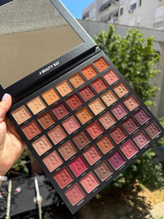 By Beauty Bay
RICH 42 Colour Palette