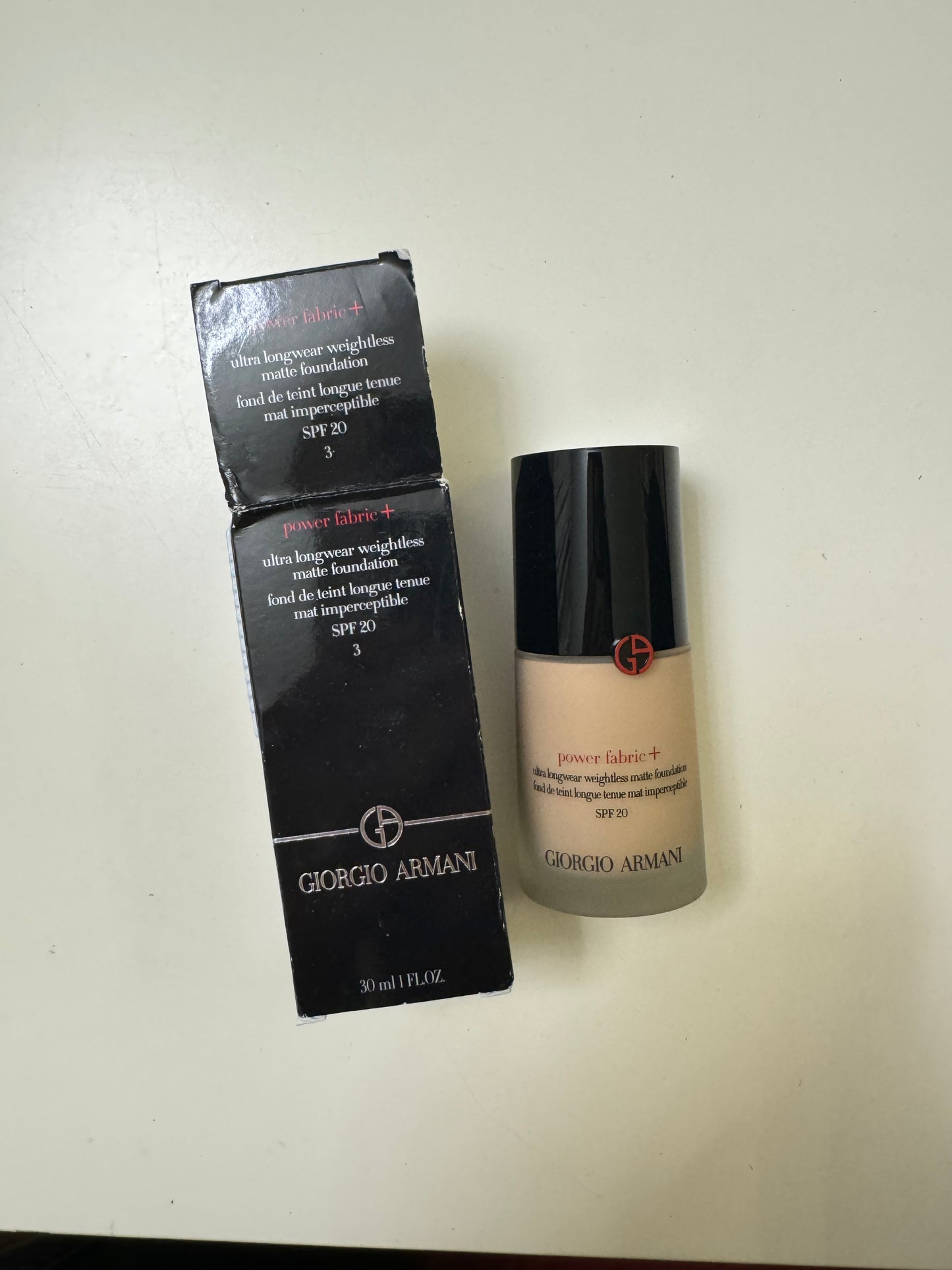 Giorgio Armani
Power Fabric + Ultra Longwear Weightless Matte Foundation SPF20