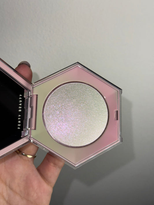 Fenty Beauty by Rihanna
Diamond Bomb All-Over Diamond Veil