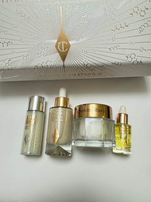 Charlotte Tilbury
Charlotte’s 4 Magic Step To Hydrated,Glowing Skin
-Glow Toner 30 ml
-Magic Serum Crystal Elixir 30 ml
-Magic Cream 30 ml
-Collagen Superfusion Facial Oil 8 ml