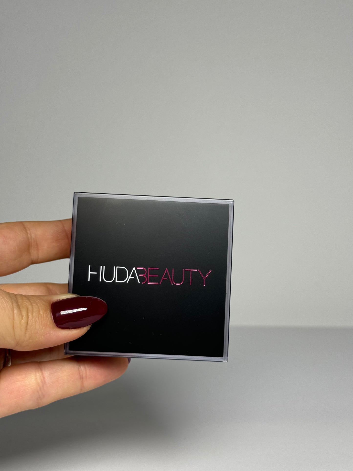 HUDA BEAUTY
Easy Bake Loose Baking & Setting Powder