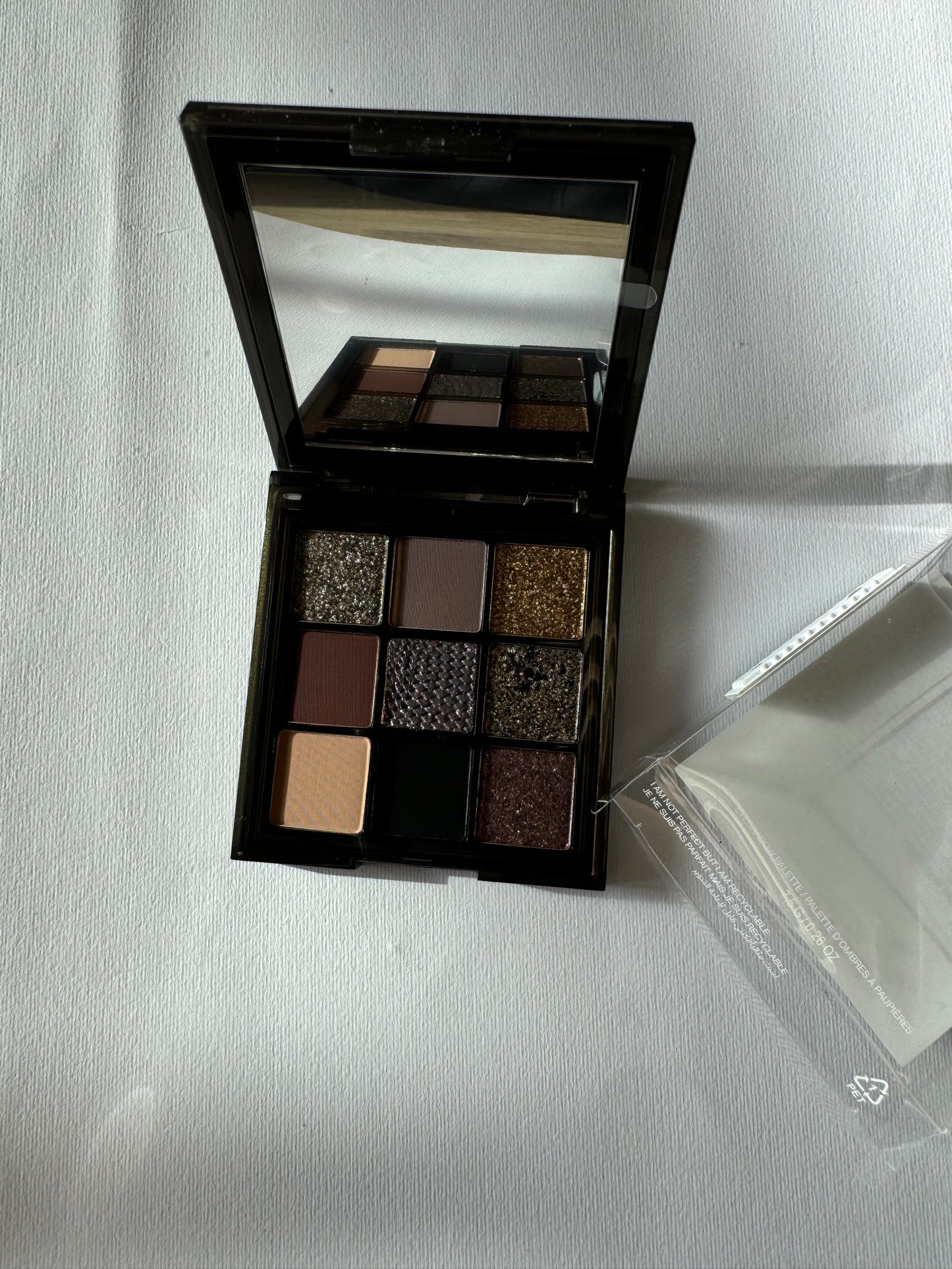 Huda Beauty                            Wild Jaguar Obsessions Eyeshadow Palette