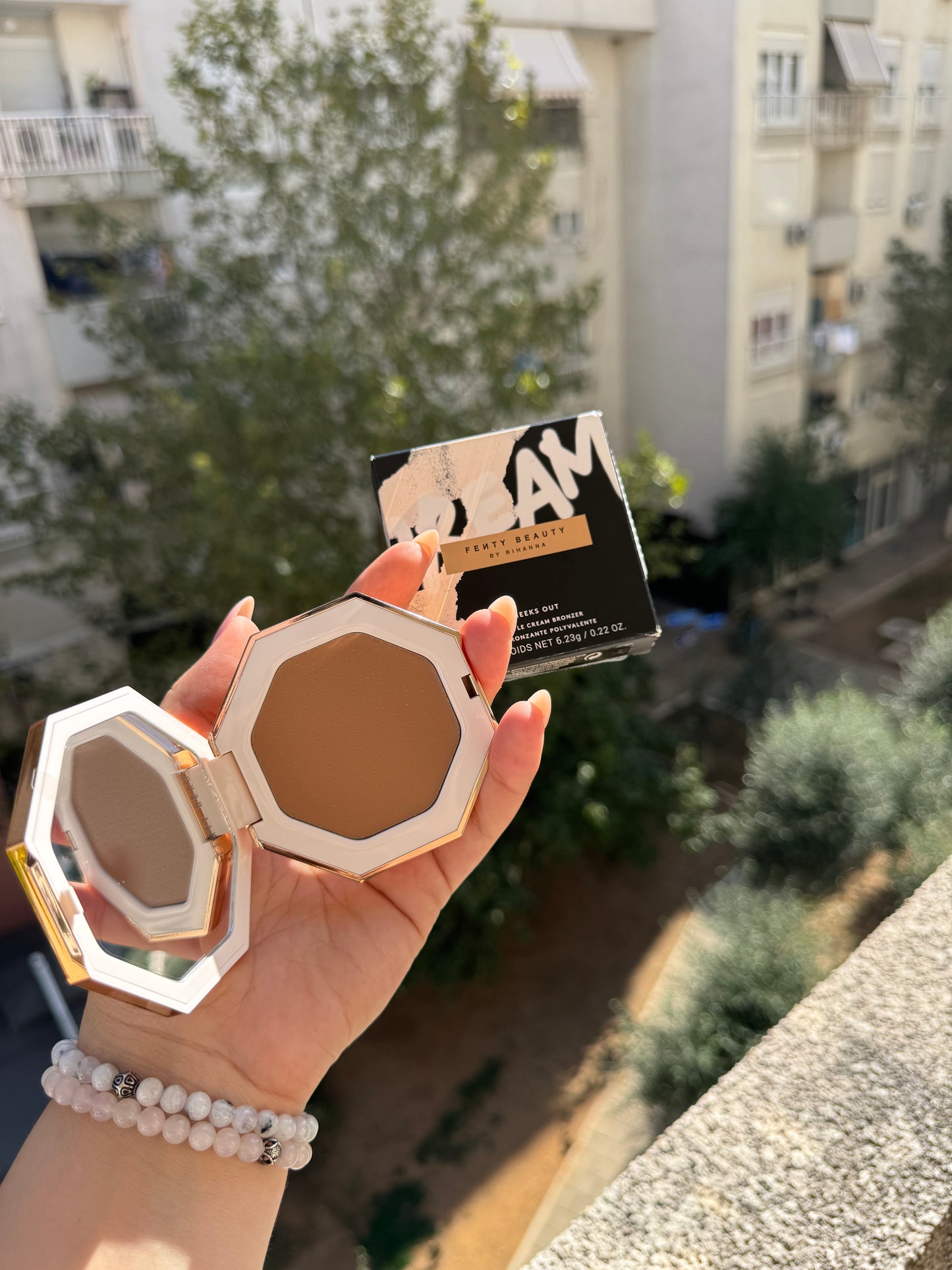 Fenty Beauty by Rihanna 
Cheeks Out Freestyle Cream Bronzer