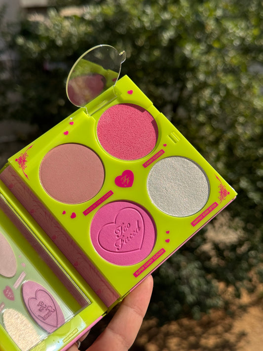 Too Faced
Fairytale Crush Blush & Highlighter Palette
Limited Edition!