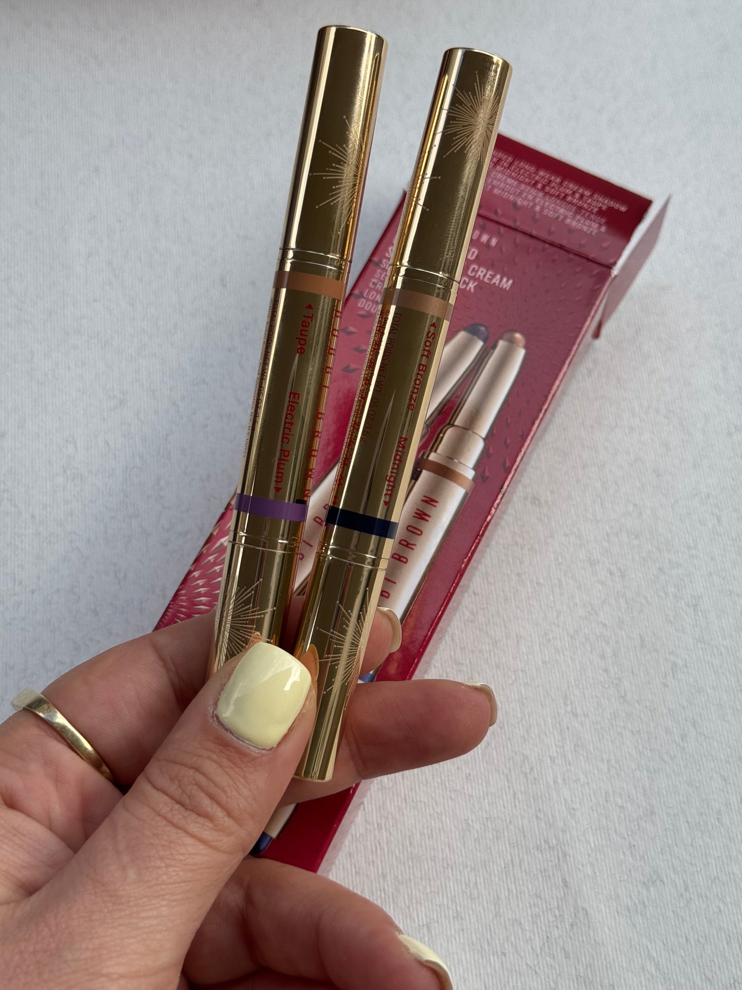 Bobbi Brown
Dual-Ended Long-Wear Cream Shadow Stick
Shade Taupe & Electric Plum-Soft Bronze & Midnight
