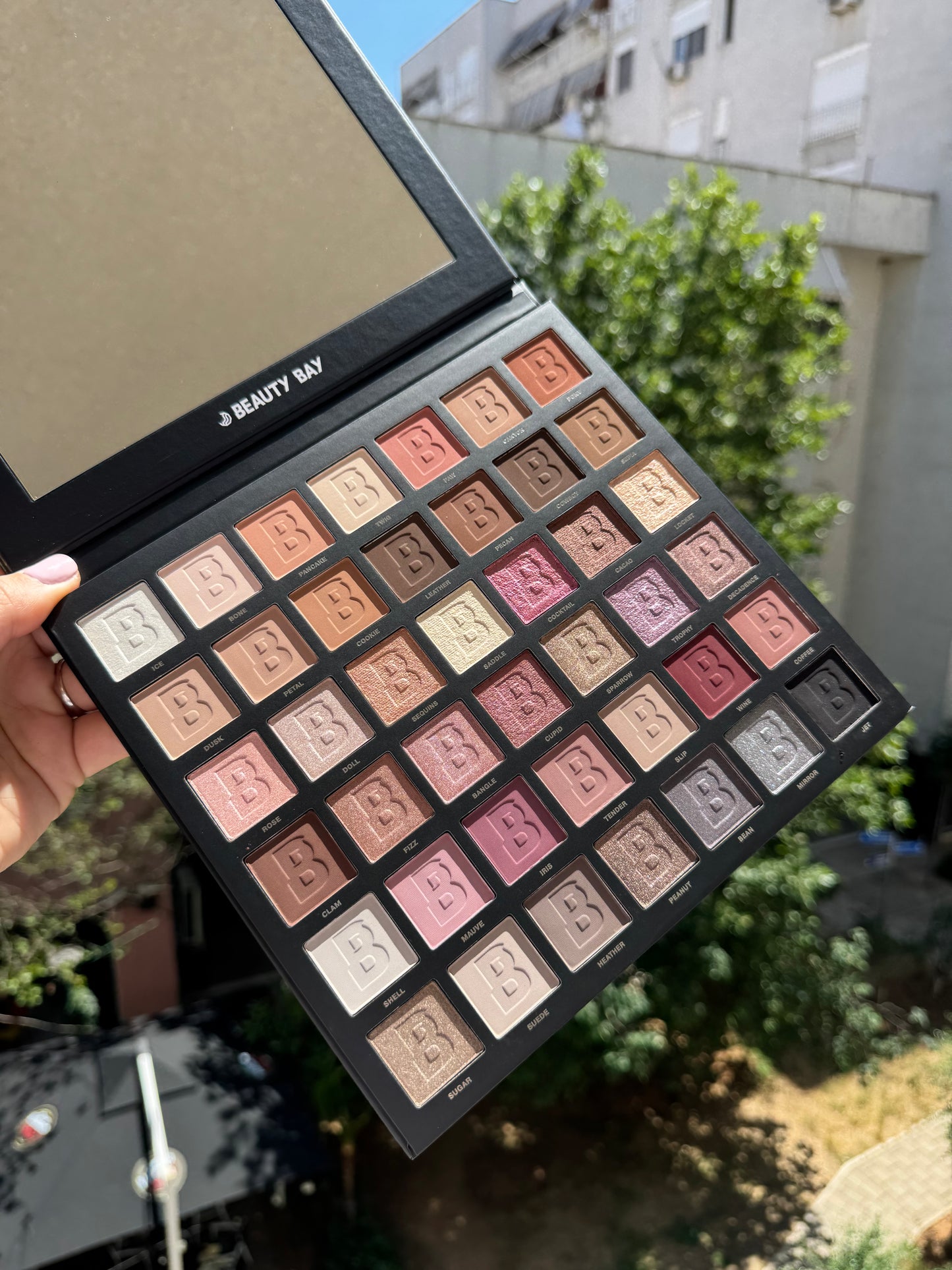 By Beauty Bay
NEUTRAL 42 Colour Palette