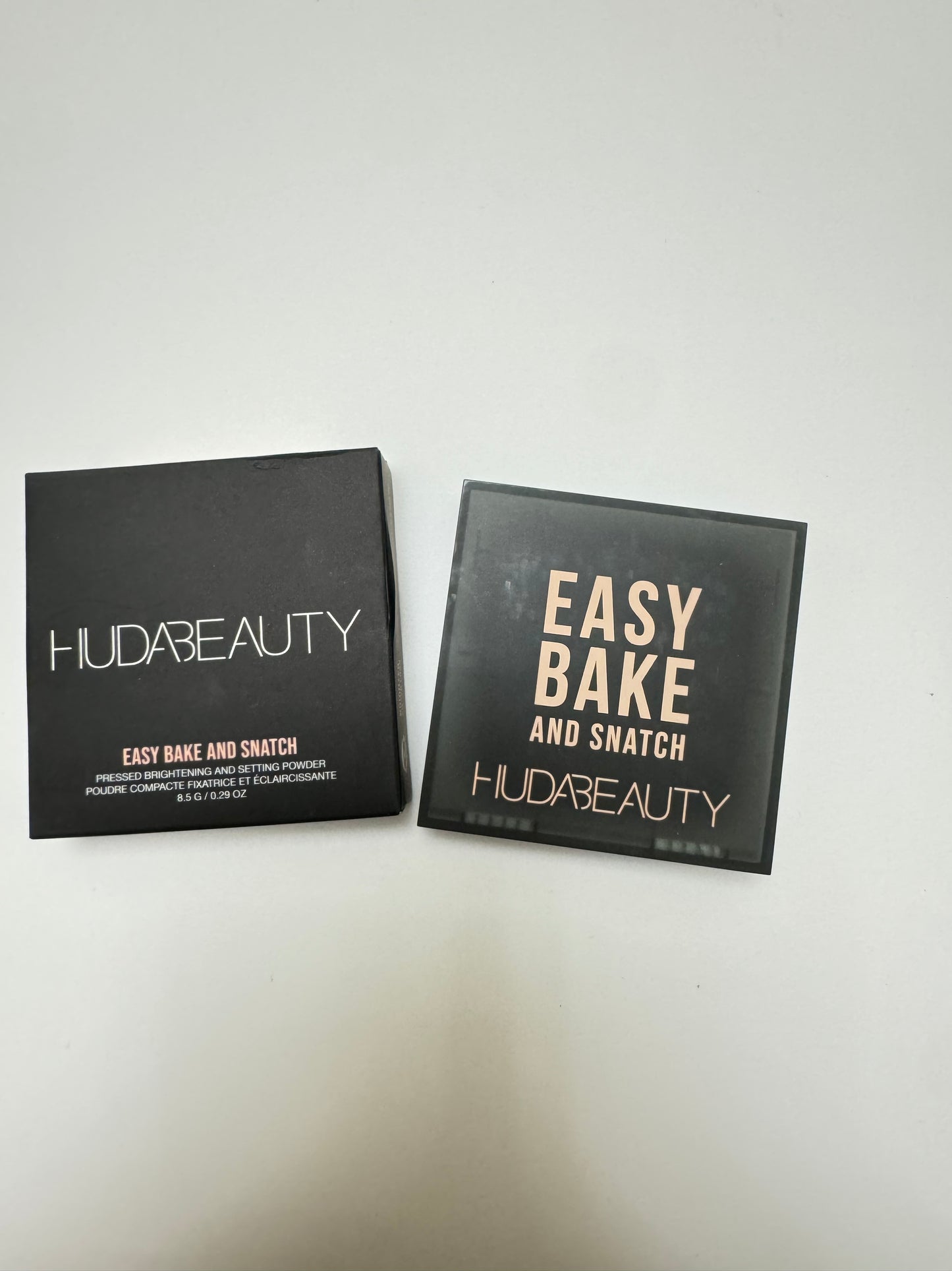 HUDA BEAUTY
Easy Bake and Snatch Pressed Talc-Free Brightening and Setting Powder