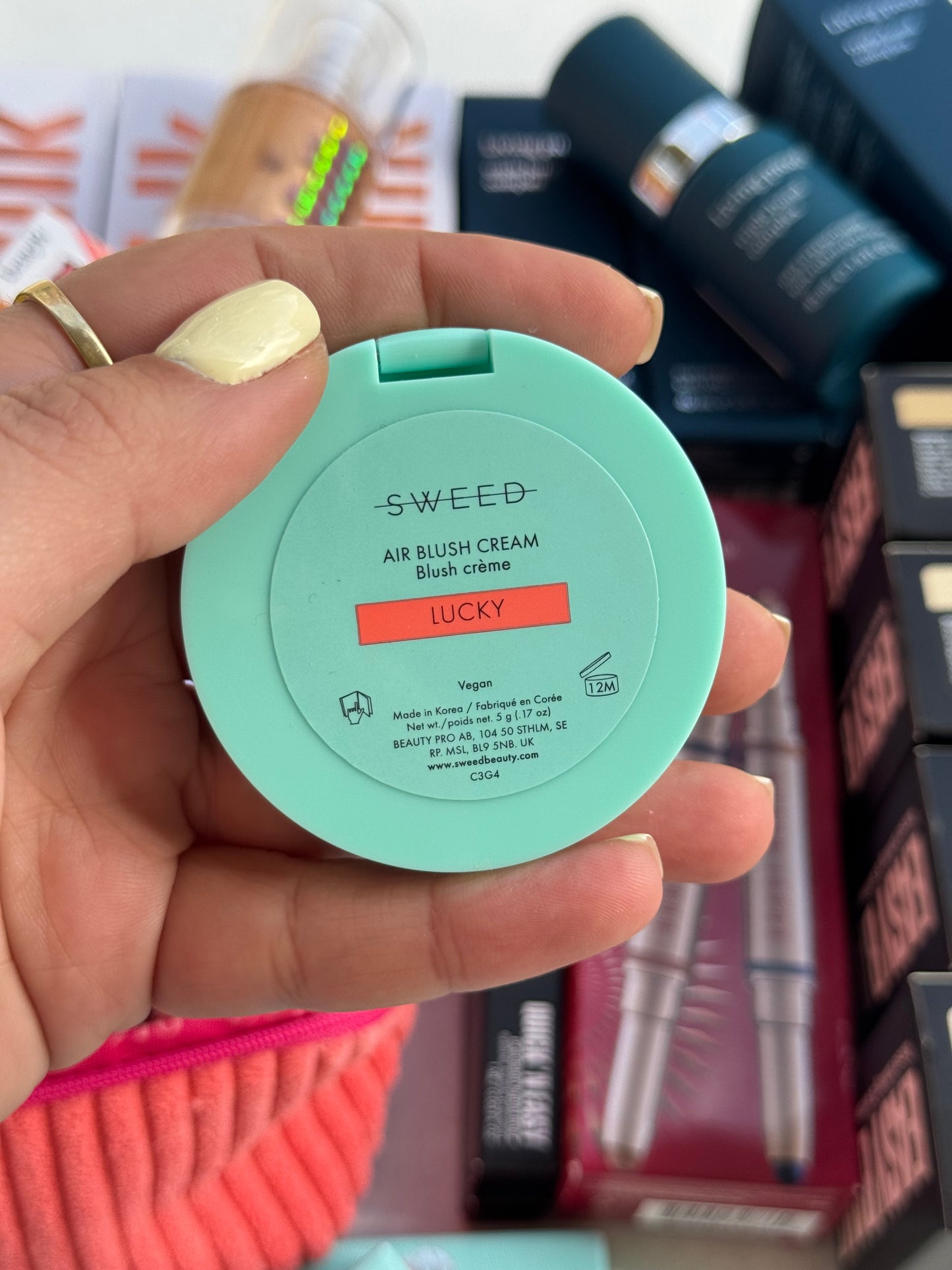 SWEED
Air Blush Cream 
Cream To Powder.Seamless,Velvet-Finish.