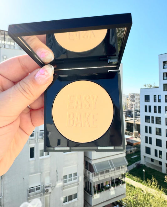 HUDA BEAUTY
Easy Bake and Snatch Pressed Talc-Free Brightening and Setting Powder